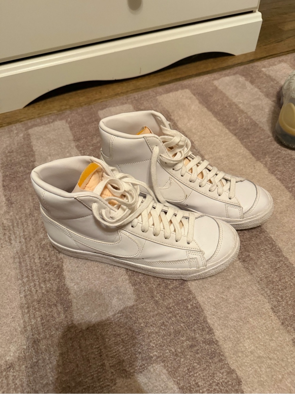 All White High-Top Nike blazer Leather Sneakers women’s size 9